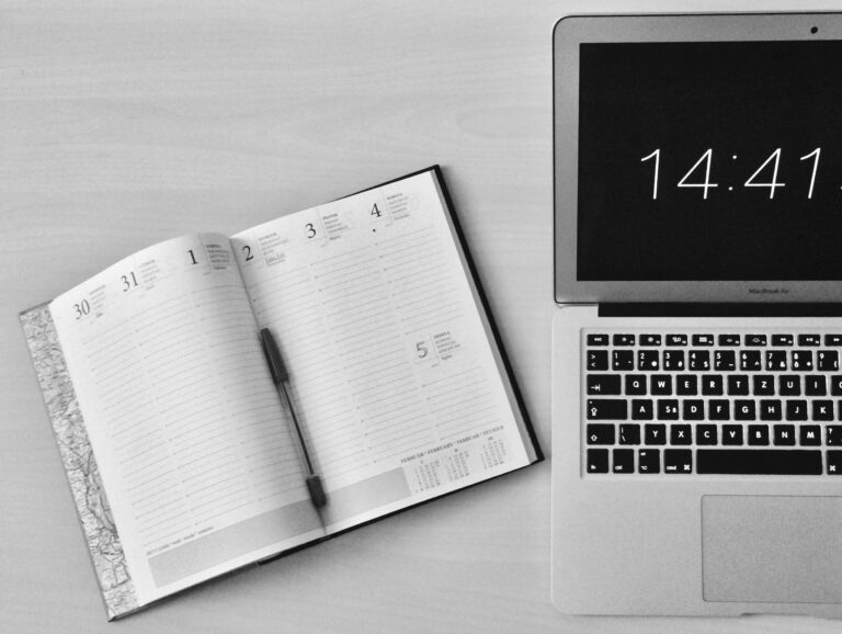 Book Laptop